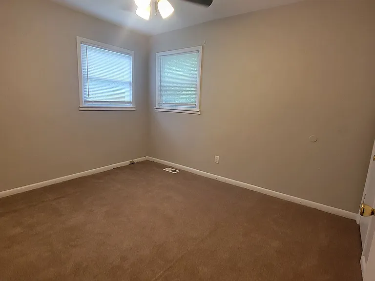 10210 Browns Ct — Photo 8