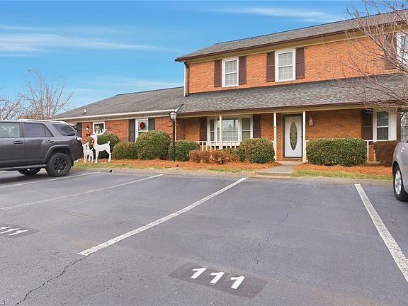 5th image of 111 Chrisfield Cir