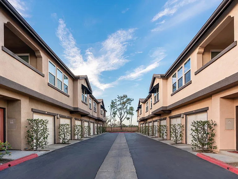 Sonoma at Mapleton Apartments — Photo 35