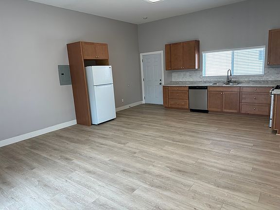 5th image of 724 Prescott Ave