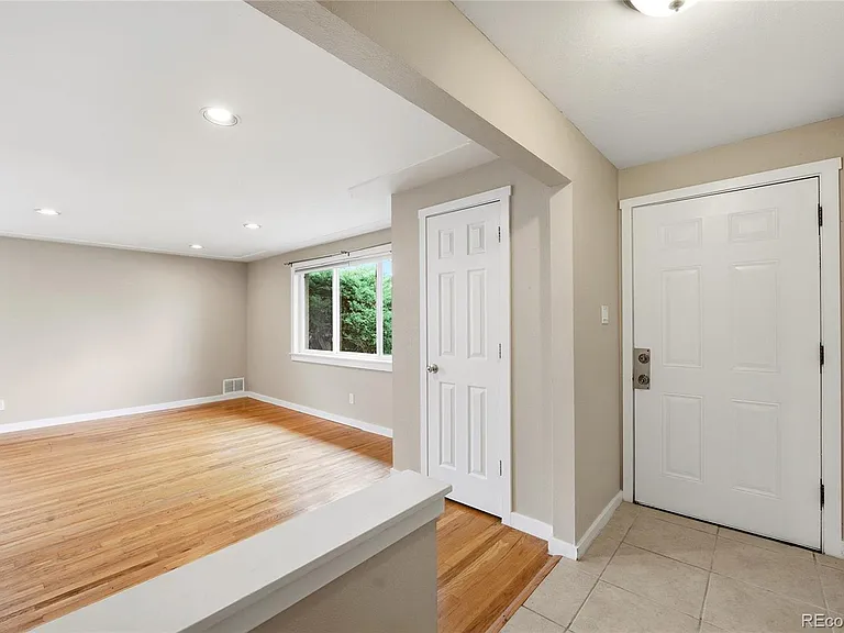 1275 W 4th Ave — Photo 10