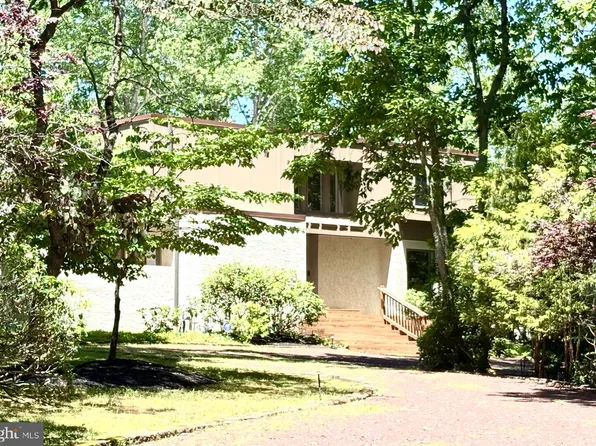 11 Pinecrest Dr, Medford, NJ 08055