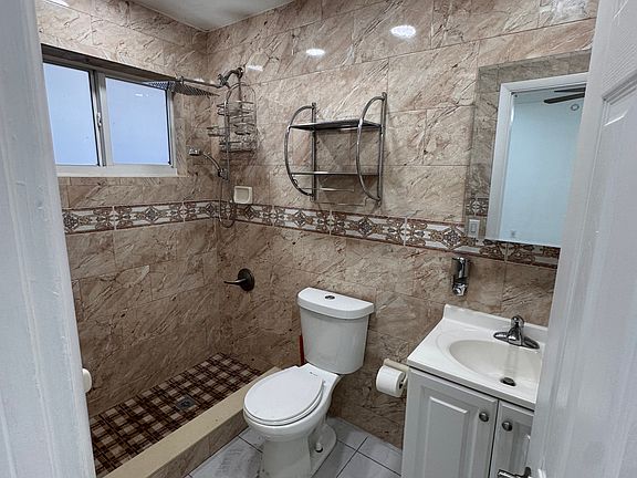 4th image of 528 NW 18th Ave #1A