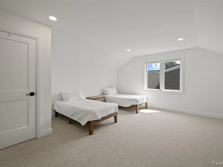 2663 Dorchester Rd — Photo 19