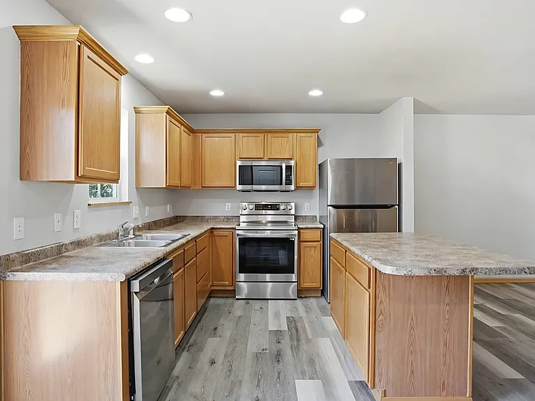 4305 154th St — Photo 3