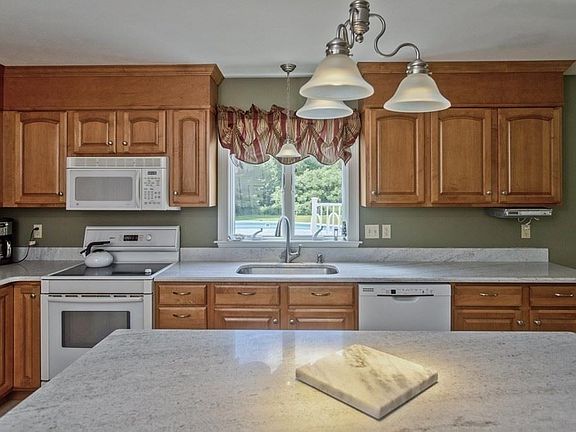 5th image of 350 Bardwell St