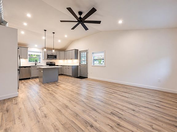 5th image of 601 Collettes Grove Road