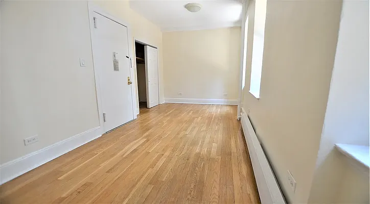 Rented by Manhattan Realty Group | media 2