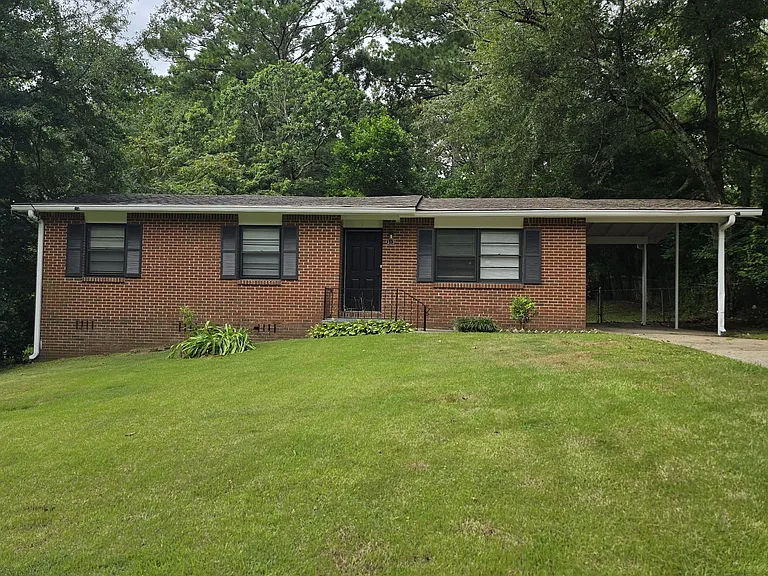 313 13th Ter NW — Photo 1