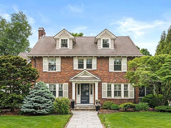 2nd image of 78 Bacon St