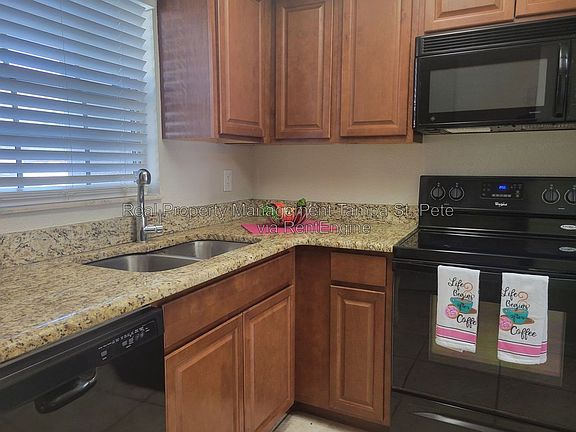 4th image of 711 Russell Ln