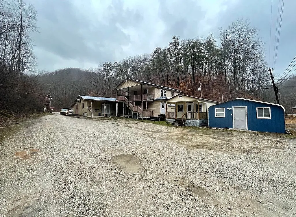 7846 Highway 1690 photo 1