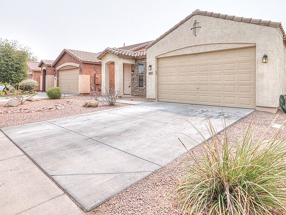 3rd image of 46031 W Holly Dr