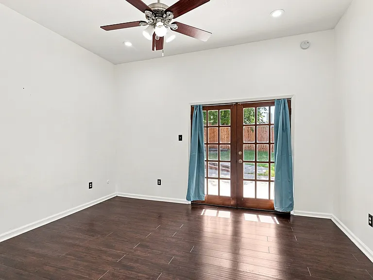 8782 Marilyn Dr — Photo 22