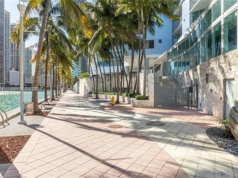 335 Biscayne #2309 — Photo 24