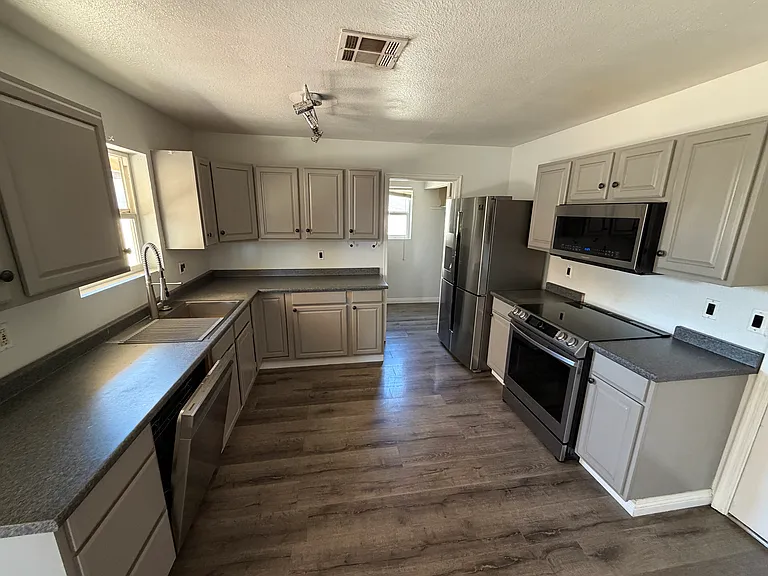 431 E Juanita Ave — Photo 6