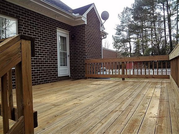2nd image of 102 Eleanor Pl