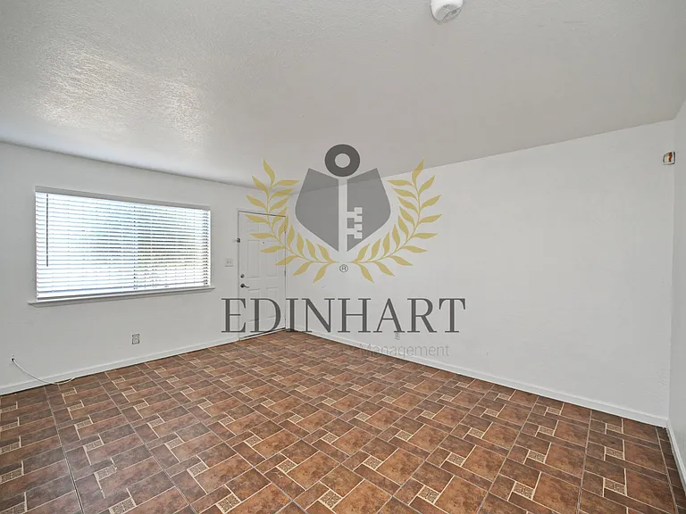 2303 S Poppy Ave #101 — Photo 4