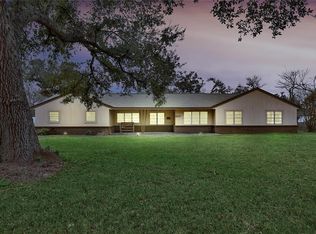 607 Magnolia St, Lake Jackson, TX 77566