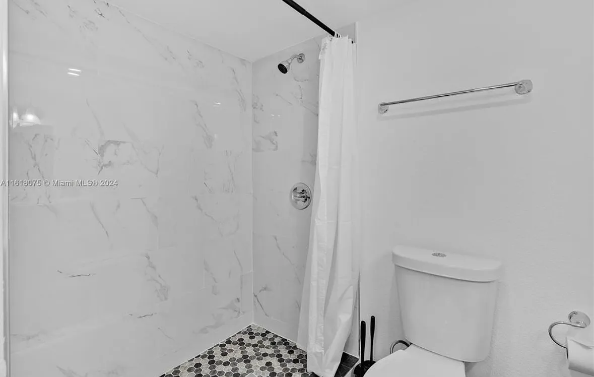 6425 SW 22nd Ct — Photo 4