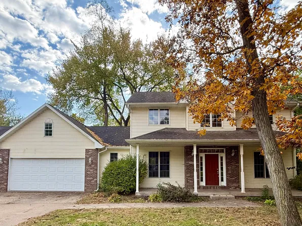 2450 Sunflower Rdg, Muscatine, IA 52761