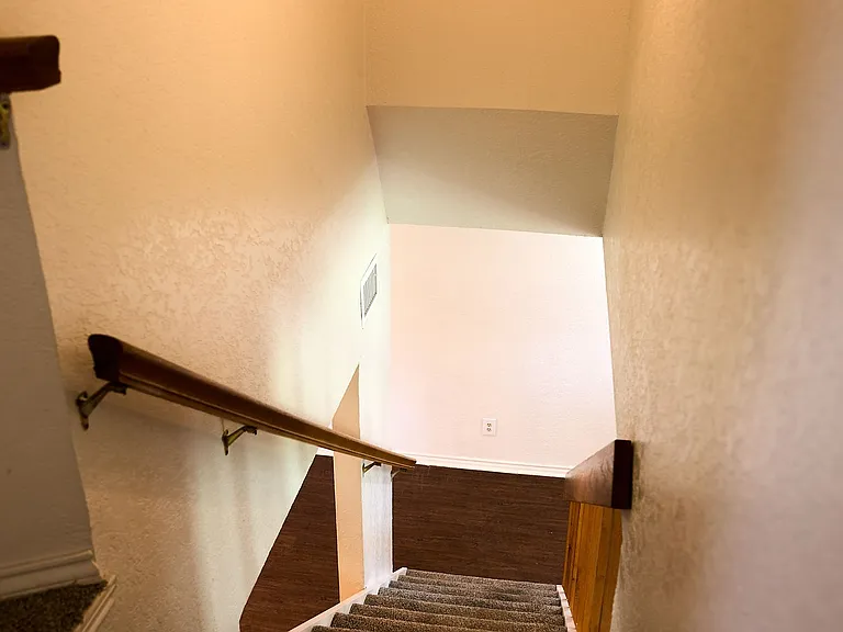 900 Kilkenny Ct #D — Photo 11