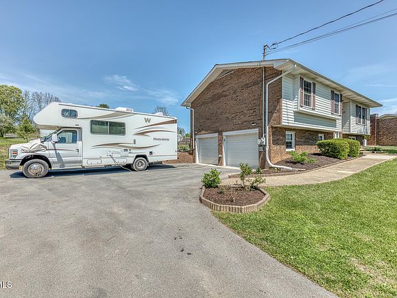 3rd image of 515 Hickory Hills Rd