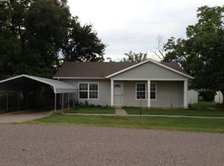 521 W 1st St, Konawa, OK 74849