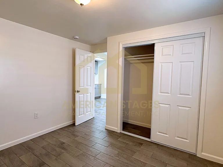 1101 W Oak Ave #B — Photo 8