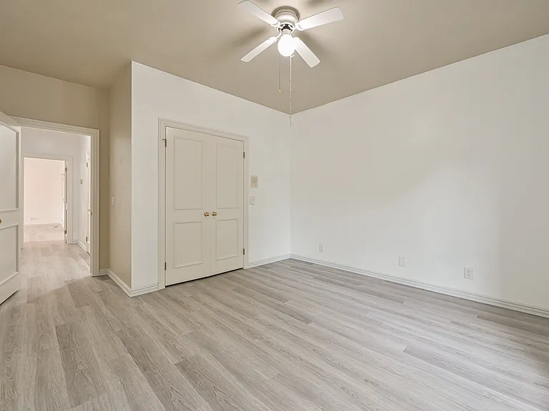 2424 Ashebury Way — Photo 34