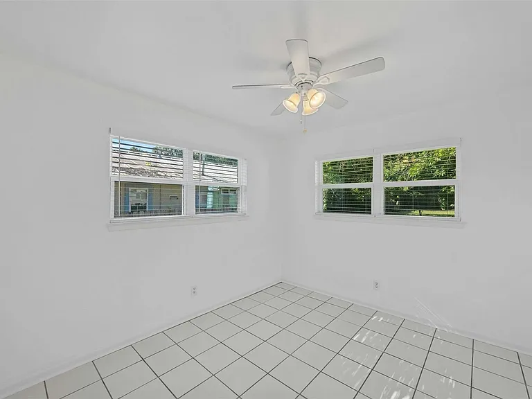 2409 Devonshire Dr — Photo 20