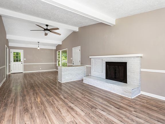 4th image of 800 Woodlock Ln