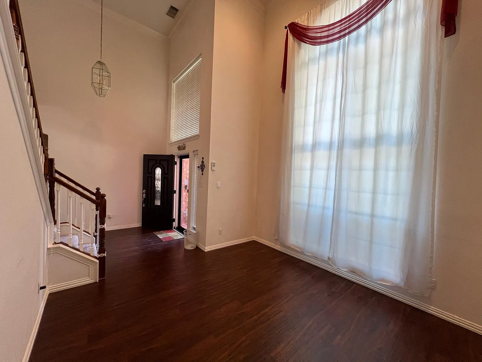 4 bed, 2644 sqft, $2,990 — Photo 4