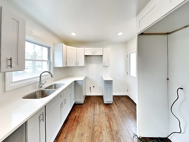 1958 Maywood Pl NW — Photo 5