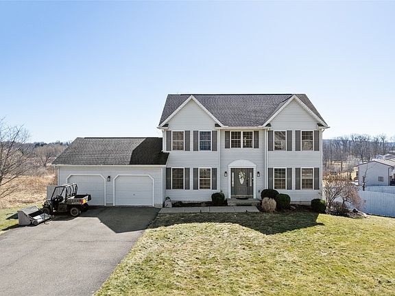 2nd image of 924 Anne Ln
