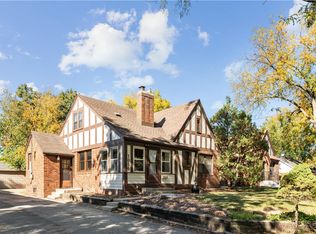 1056 39th St, Des Moines, IA 50311