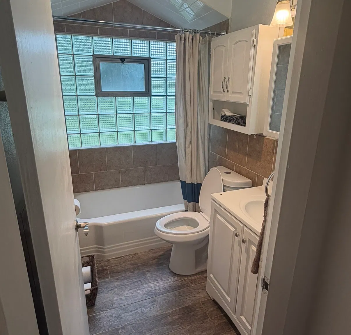 3 bed, 1750 sqft, $990 — Photo 3