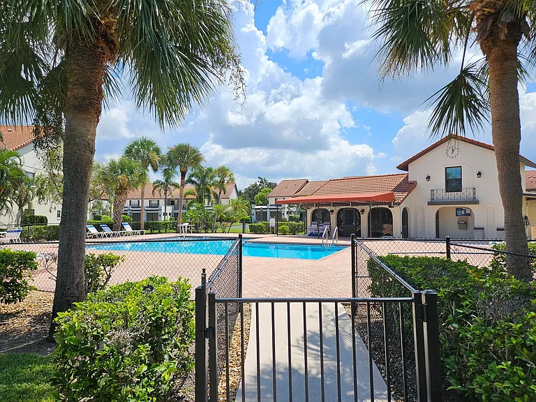 764 Avenida Estancia #206-B — Photo 49