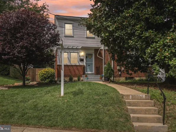 6902 University Dr, Alexandria, VA 22307