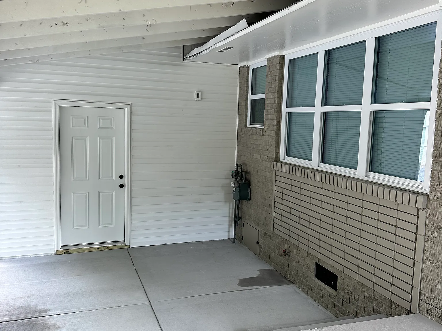 2 bed, 1040 sqft, $2,200 — Photo 4