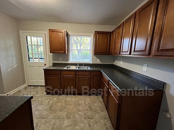 3rd image of 447 Loraine Dr
