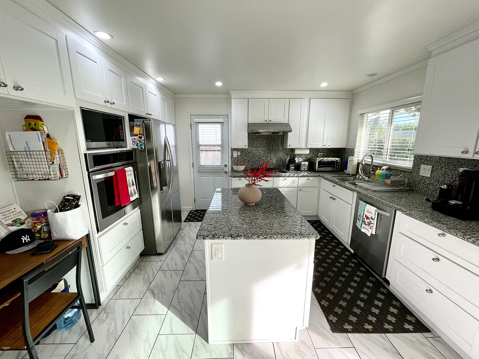 3 bed, 1331 sqft, $3,400 — Photo 3