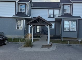 702 Signal Hill Grn SW #702, Calgary, AB T3H 2Y4