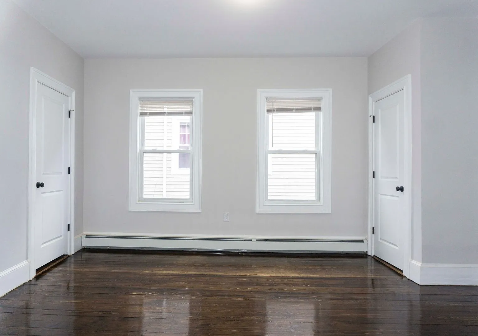 No Brokers Fee, No Security Deposit, Close to T Stop, Laundry on a Site — Photo 1