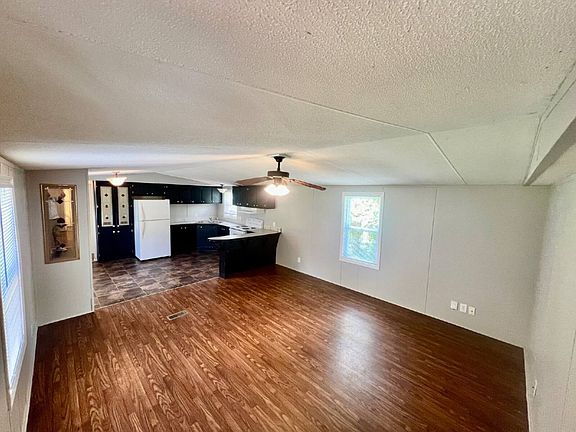 4th image of 1012 Ross Ln