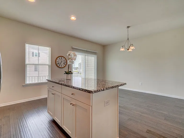 890 Olmstead St — Photo 15