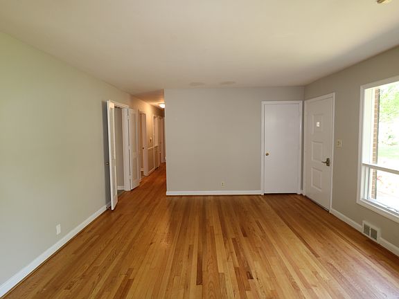 3rd image of 2316 Silas Creek Pkwy