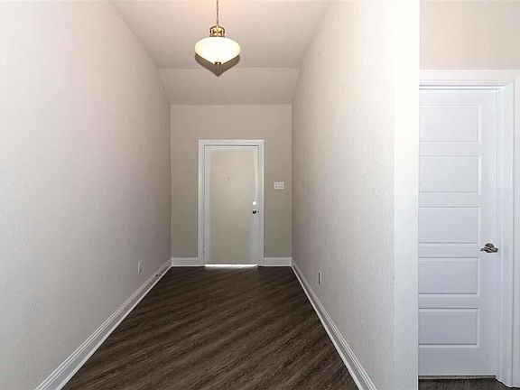 Located on 1212 in Laurel Park - 60's in Spring, TX