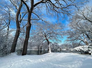 10005 N River Rd, Mequon, WI 53092