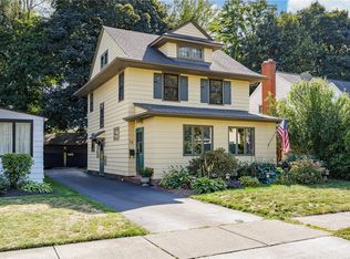 25 Charlton Rd, Rochester, NY 14617